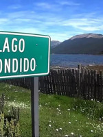 Una vez más, la Justicia ordena reabrir el acceso a Lago Escondido, cercado por Joe Lewis