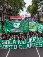 La Marcha Federal por el Aborto Legal culminó frente al Congreso de la Nación