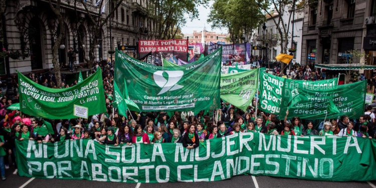 La Marcha Federal por el Aborto Legal culminó frente al Congreso de la Nación