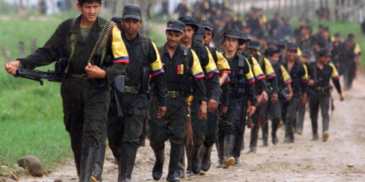 Las FARC vuelven a la selva y hay polémica por la campaña del No