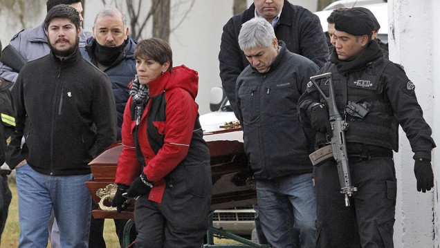 imagen Muy vigilado, Lázaro Báez participó del entierro de su madre