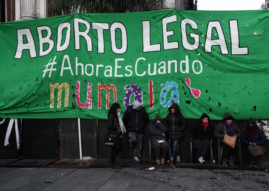 Aborto: cuál es la diferencia entre legalizar y despenalizar