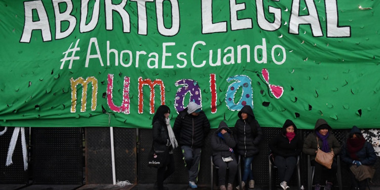 Aborto: cuál es la diferencia entre legalizar y despenalizar