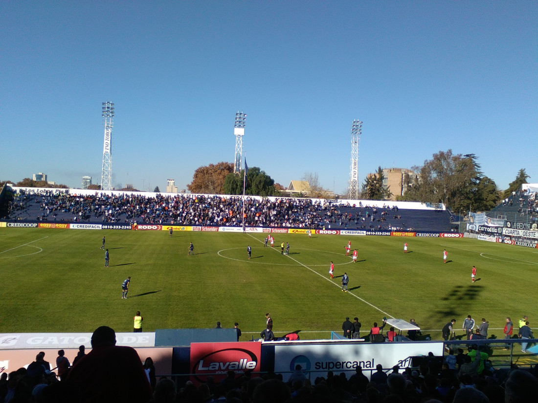 Independiente Rivadavia fue más Bicho 