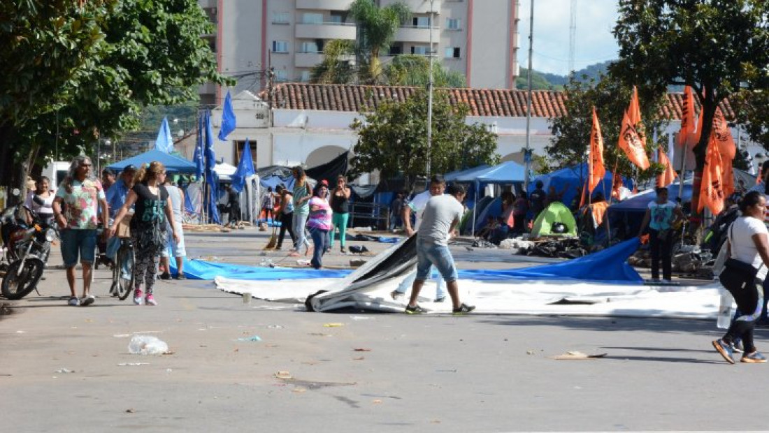 Levantaron el acampe de las calles que rodean la plaza principal de Jujuy