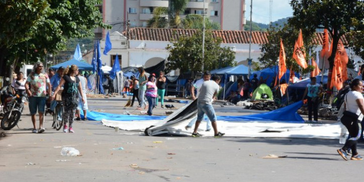 Levantaron el acampe de las calles que rodean la plaza principal de Jujuy