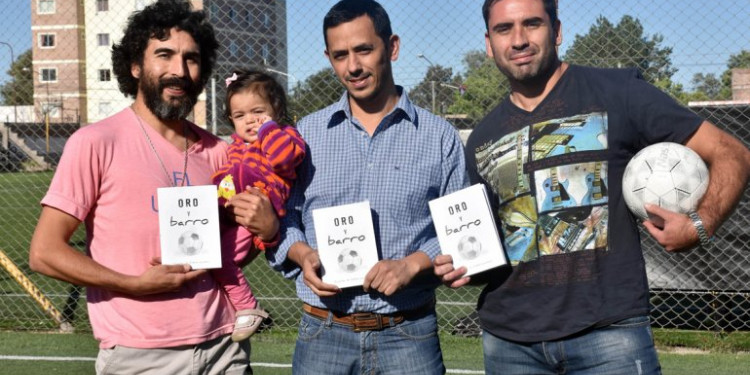 Oro y Barro, libro de futboleros, escrito por futboleros