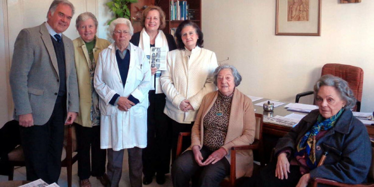 Un libro reconoce a las mujeres de la medicina de Mendoza