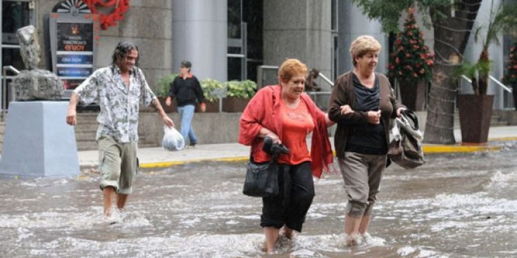 La fuerte tormenta del fin de semana, deja como saldo una víctima fatal, evacuados y cortes de luz