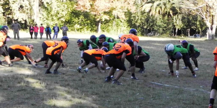 Fútbol americano, un deporte que busca consolidarse en Mendoza