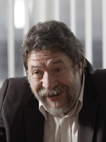 Lozano: "El Gobierno ha decidido resignar soberanía para resolver la crisis"