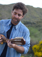 Lucho Aberastain nos adelanta su primer disco, "Andando el camino"