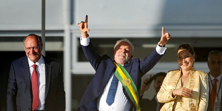 Lula asumió en Brasil: un llamado de unidad y decretazos para detener políticas públicas de Bolsonaro