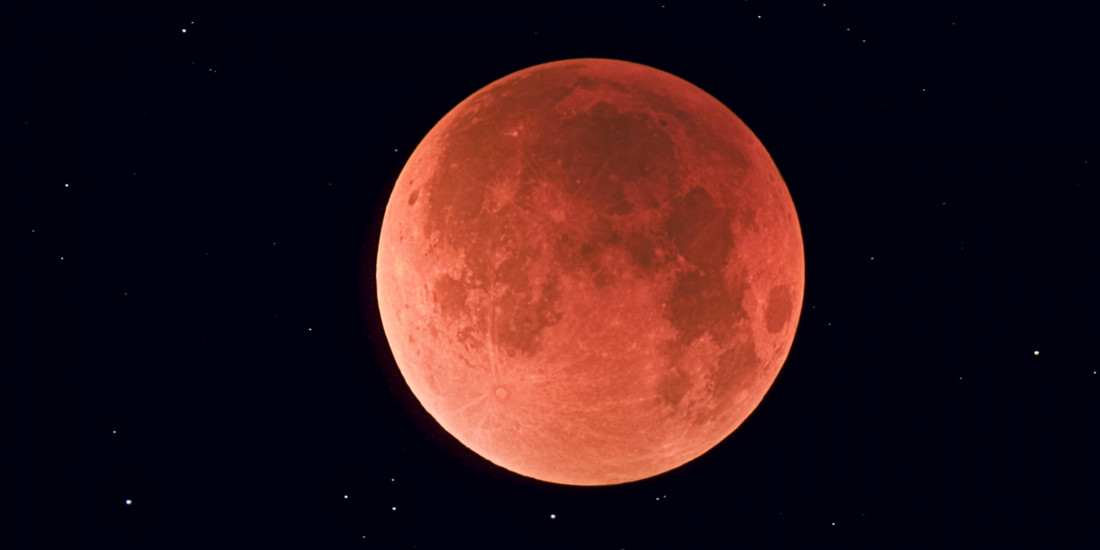 El domingo podrá verse una súper luna roja