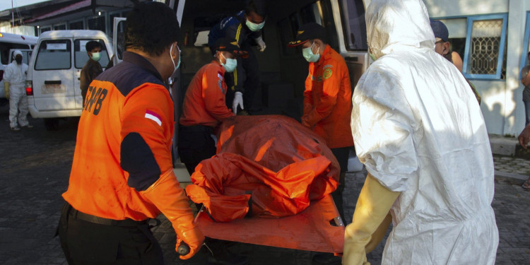 Se estrelló un avión en Indonesia y fallecieron 188 personas
