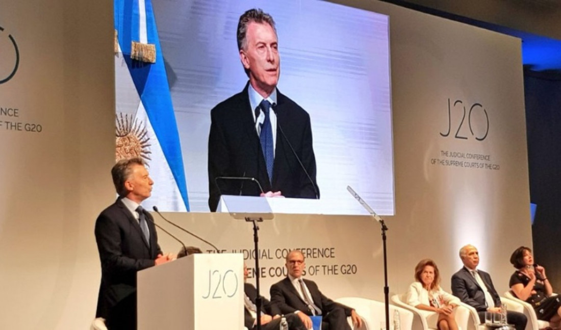 Macri aseguró que Argentina combate la corrupción "sin privilegios"