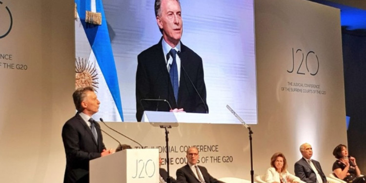 Macri aseguró que Argentina combate la corrupción "sin privilegios"