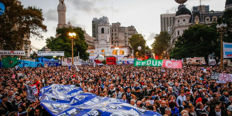 Fotogalería: una multitud marchó a Plaza de Mayo por el 2x1 a represores