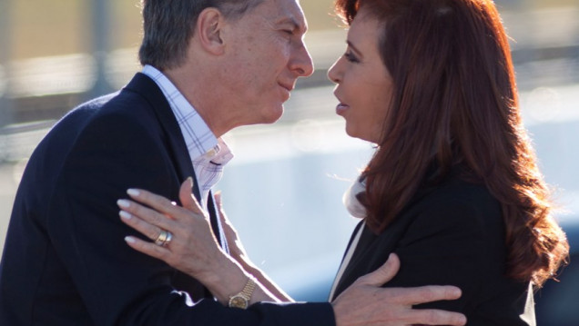 imagen Cristina ya llamó a Macri y lo recibirá el martes en Olivos