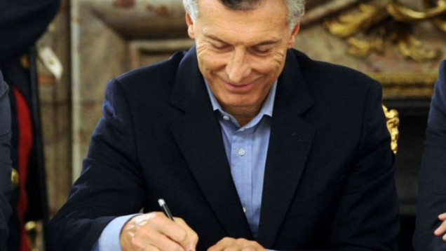 imagen Macri invita a los estatales, por decreto, a retirarse