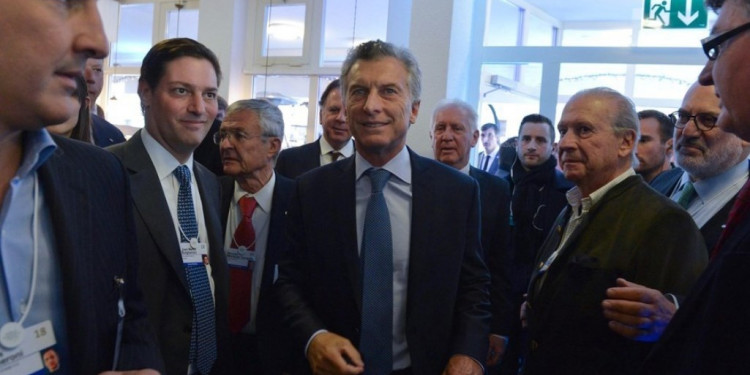 Macri se reunió con Merkel y promocionó a la Argentina