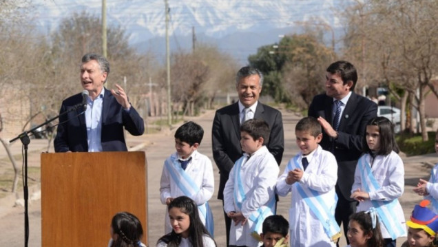 imagen Macri se sube al tractor mendocino