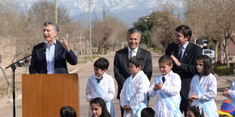 Macri se sube al tractor mendocino