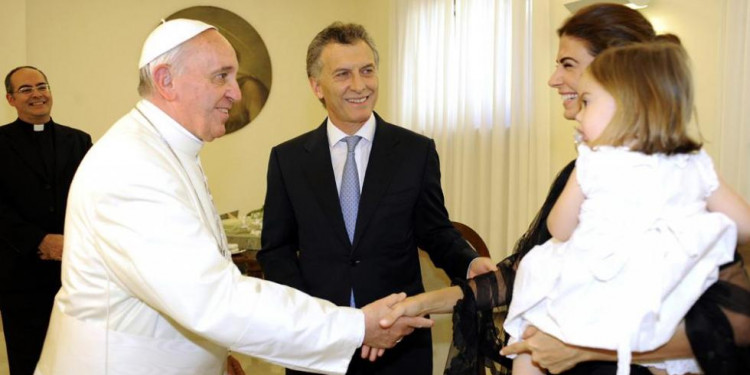 Macri viaja a Roma para su primera audiencia oficial con el Papa