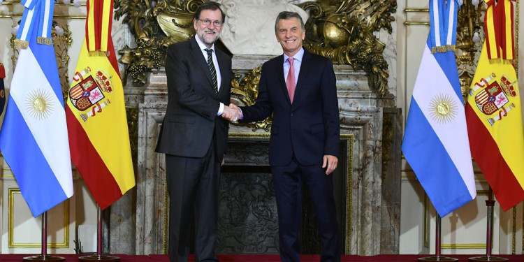 Rajoy elogió a Macri por sus "valientes reformas"