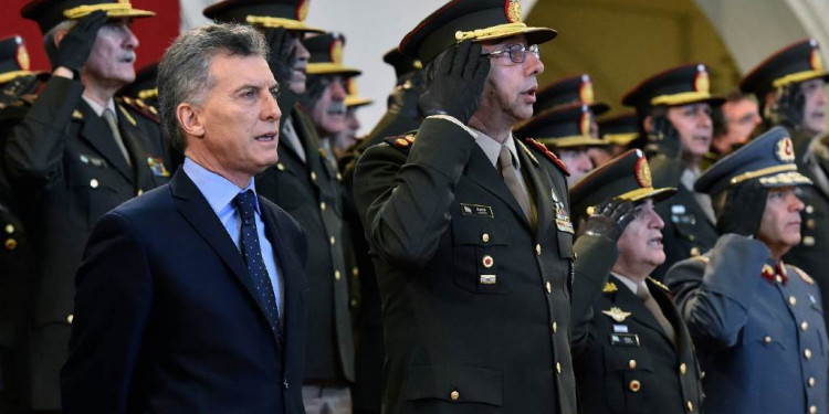 Macri subirá 20 % el salario de toda la Fuerza Armada