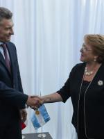 Macri viajó a Chile y lo llevó a Cornejo