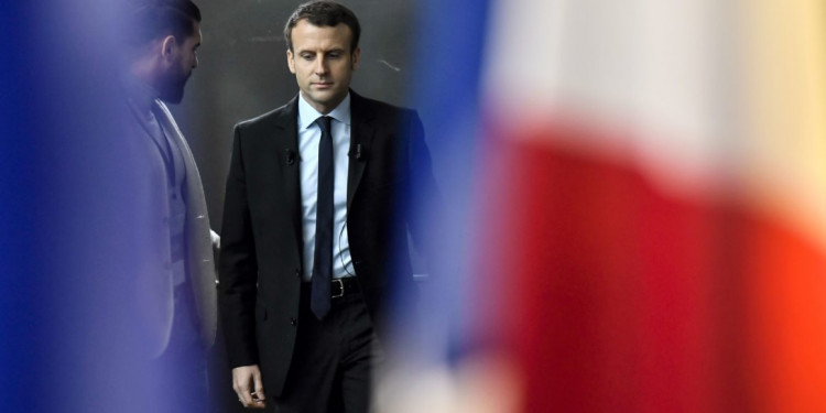 Macron, un outsider de la política nacido de las entrañas del poder