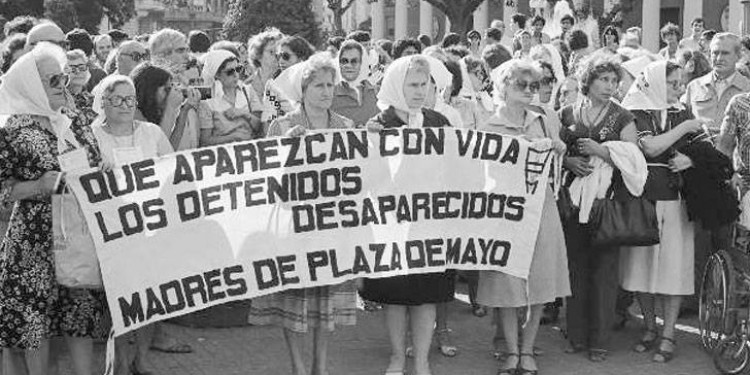 1800 jueves en la plaza