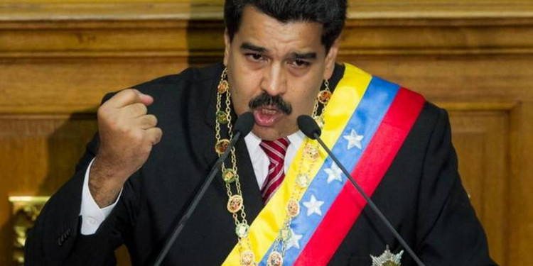Nicolás Maduro le pidió la renuncia a todo su gabinete tras el revés electoral