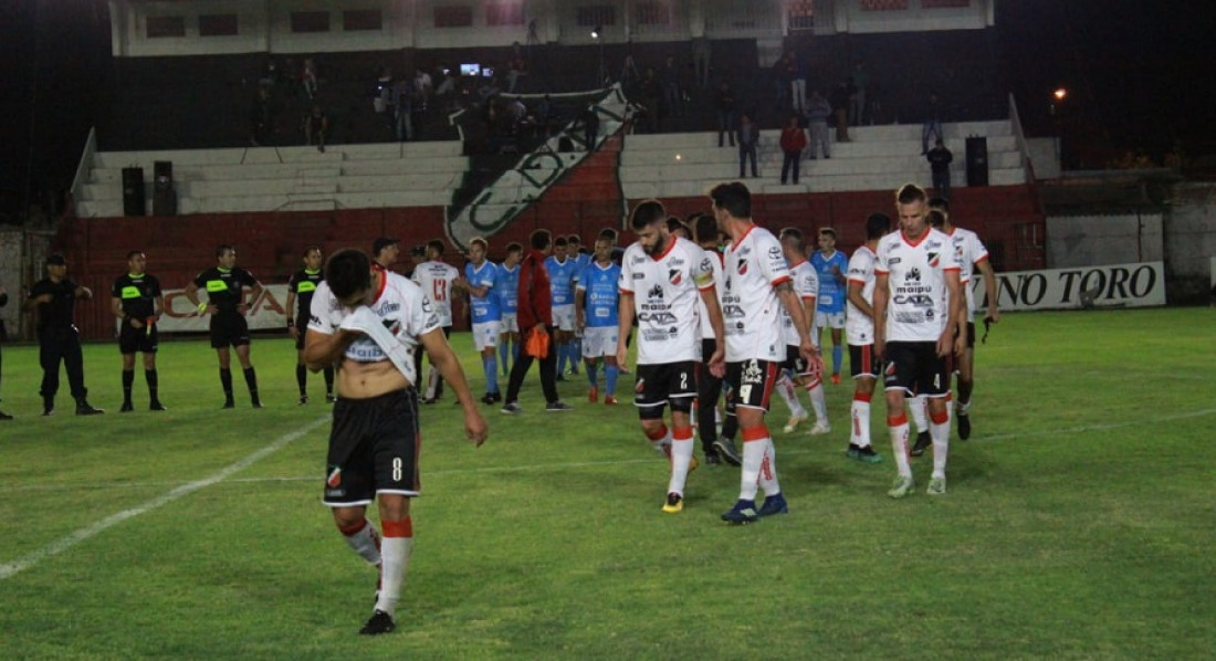 Maipú y Estudiantes empataron sin goles