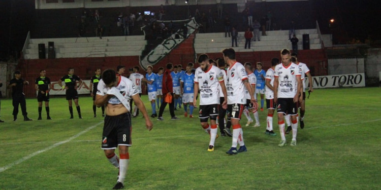 Maipú y Estudiantes empataron sin goles