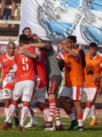 El Cruzado ganó en el debut