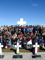 Emotiva ceremonia a los soldados argentinos que ya tienen tumbas con sus nombres