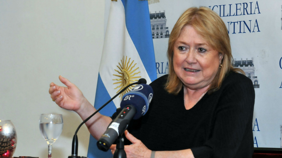 Malvinas: siguen "de cerca" la iniciativa de isleños de imponer visado a los argentinos