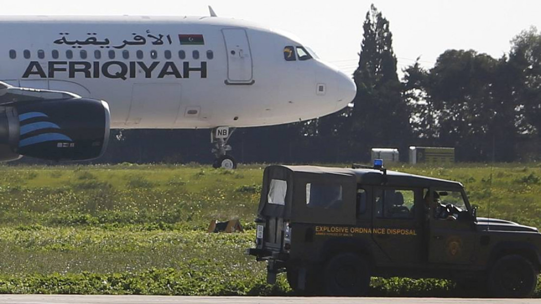 Sin víctimas, se entregaron los captores del avión libio