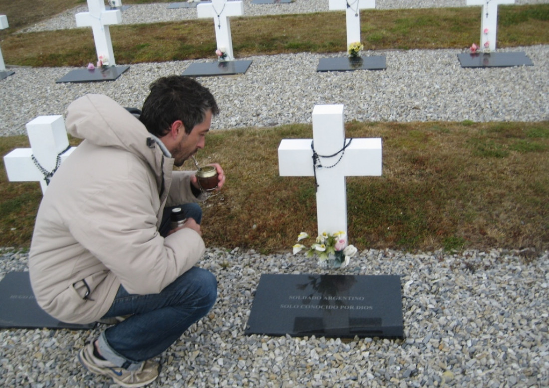 Comenzó la identificación de soldados argentinos enterrados en Malvinas