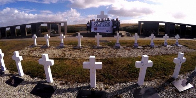 Malvinas: comenzó la identificación de cuerpos NN