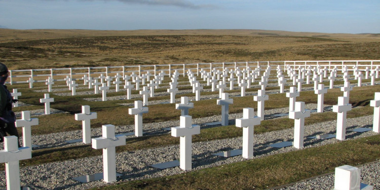 La Cruz Roja identifica a soldados caídos en Malvinas