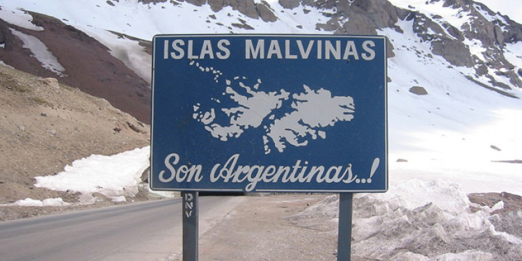 Argentina bloquearía Malvinas si Inglaterra no negocia