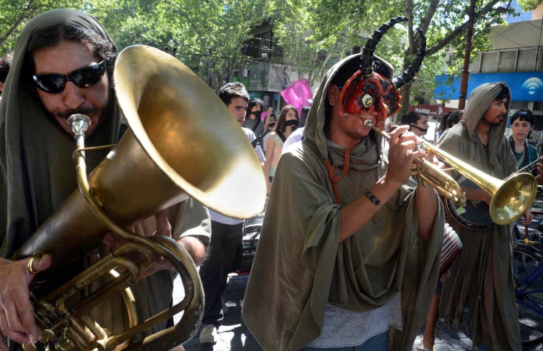 Podría flexibilizarse el Código de Convivencia capitalino para artistas callejeros