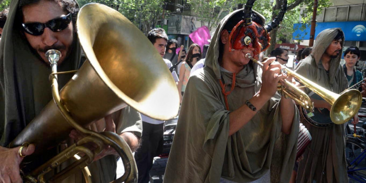 Podría flexibilizarse el Código de Convivencia capitalino para artistas callejeros