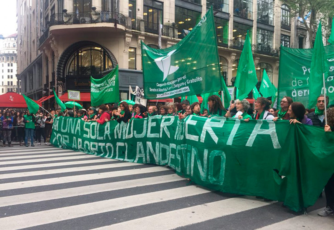 "Pañuelazo" a favor de la legalización del aborto en el Congreso