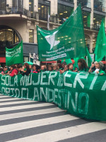 "Pañuelazo" a favor de la legalización del aborto en el Congreso