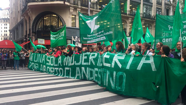 imagen "Pañuelazo" a favor de la legalización del aborto en el Congreso