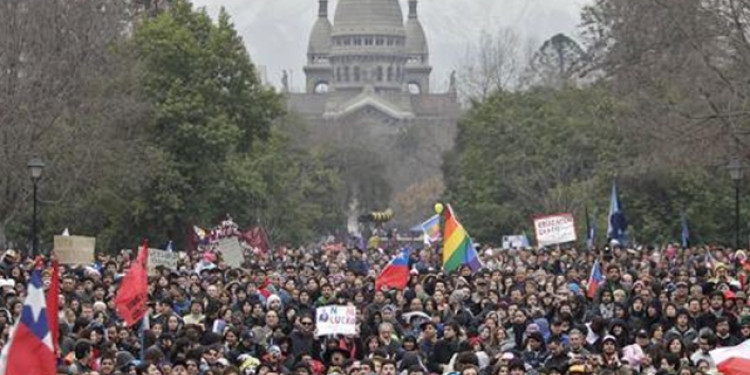 Chilenos de vuelta a las calles por educación pública